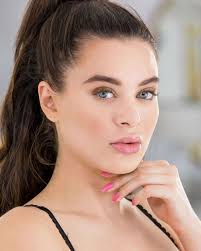 Lana Rhoades เส้นทางชีวิตของสาวมั่นผู้กล้าพูดเรื่องเซ็กส์และความรักอย่างเปิดเผย